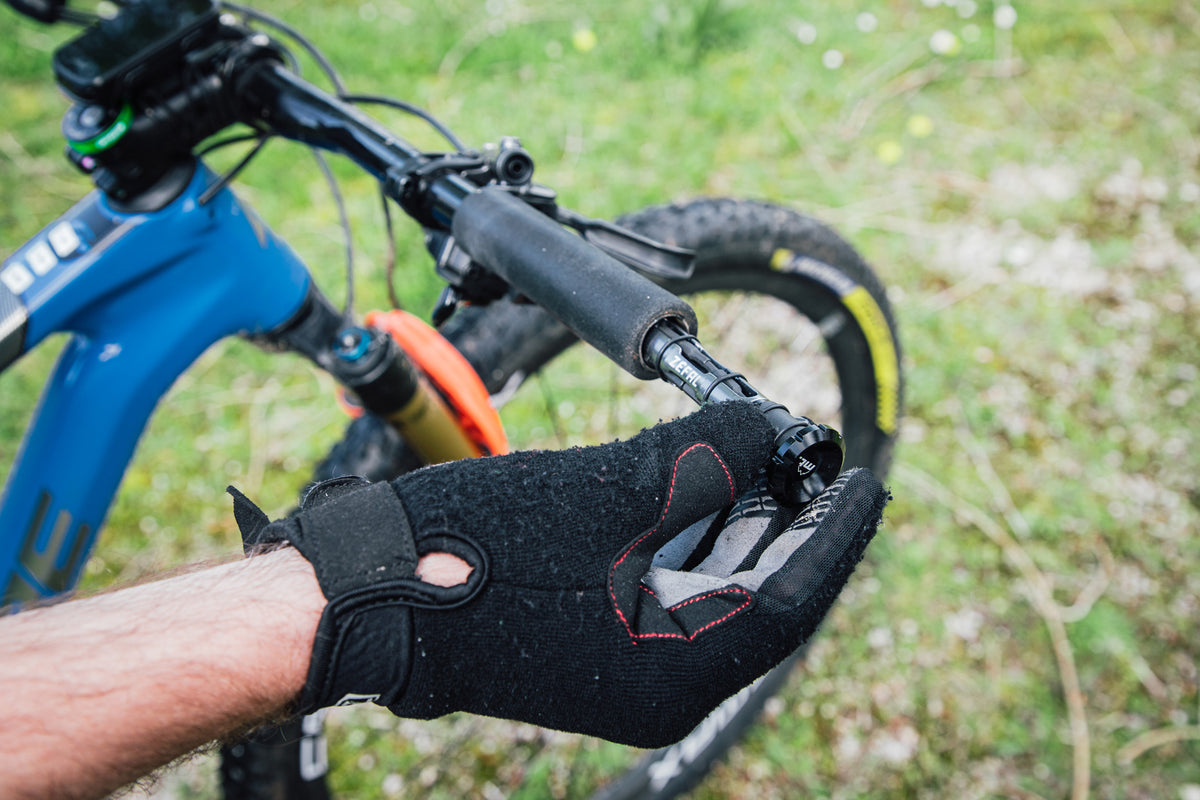 ZÉFAL | Multiherramienta y Kit de reparación Tubeless integrado en el manillar Z Bar Tool