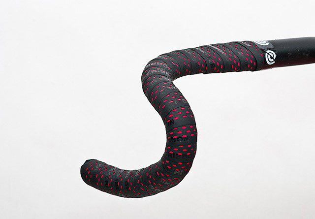 BIKE RIBBON | Cinta de Manillar Perforada Drops (Negro-Rojo)