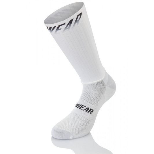 MB WEAR | Calcetines de Ciclismo AERO FAST H20 blanco-negro