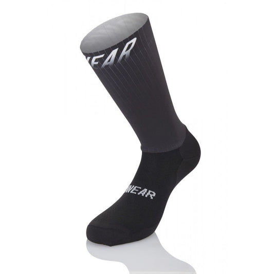 MB WEAR | Calcetines de Ciclismo AERO FAST H20 negro-blanco